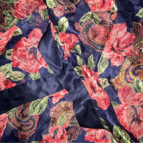 Victoria Secret Gold Label Vintage Floral Chemise Slip and Robe Set O/S-M - Picture 12 of 12